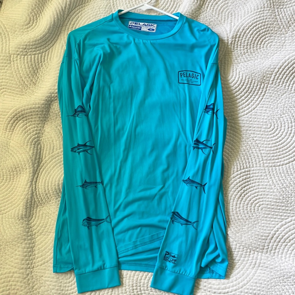 Men’s Pelagic performance shirt size XL
